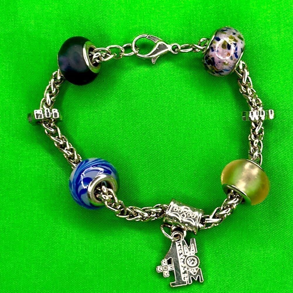 #1 Mom Bracelet Beautiful with purple beads